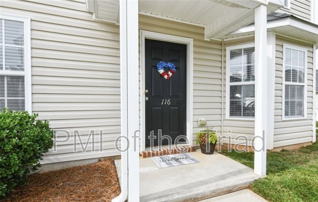 Building Photo - 116 Breezeway Ln