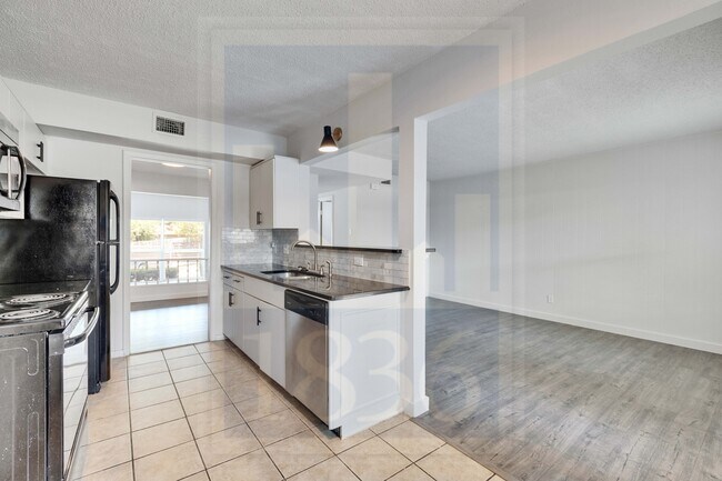 Building Photo - 907 E Oltorf St