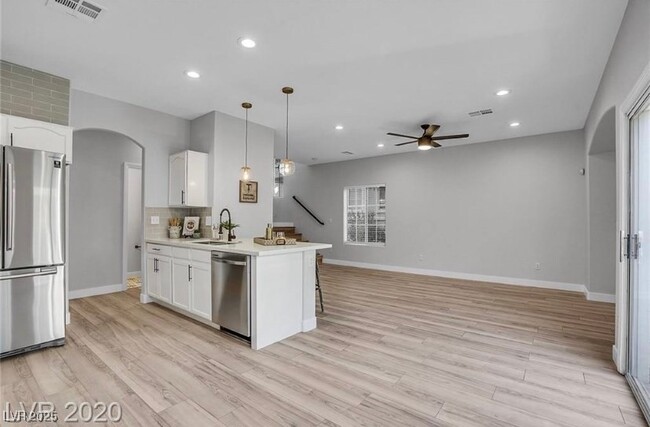 Building Photo - 254 Little Minah Ct