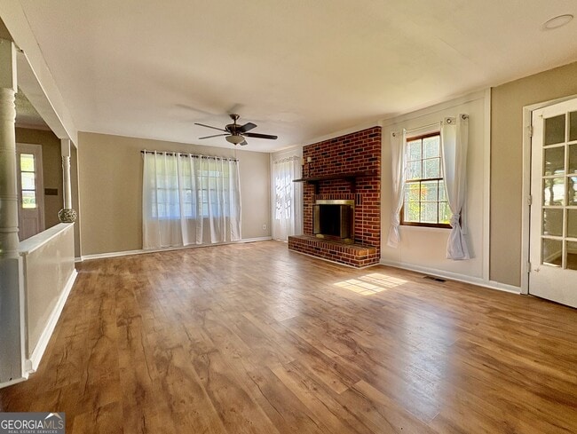 Building Photo - 117 Laura Ln