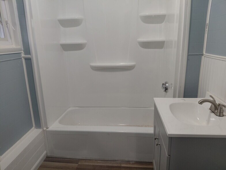 Building Photo - 50 Thompson St