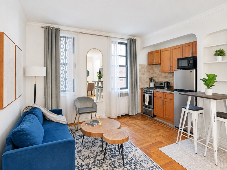 Building Photo - 105 E 24th St