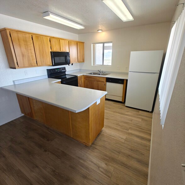 Building Photo - 8680 N Cortez Dr