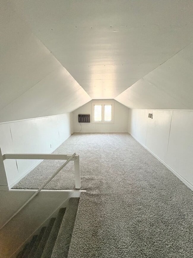 Building Photo - 3304 Kratzville Rd