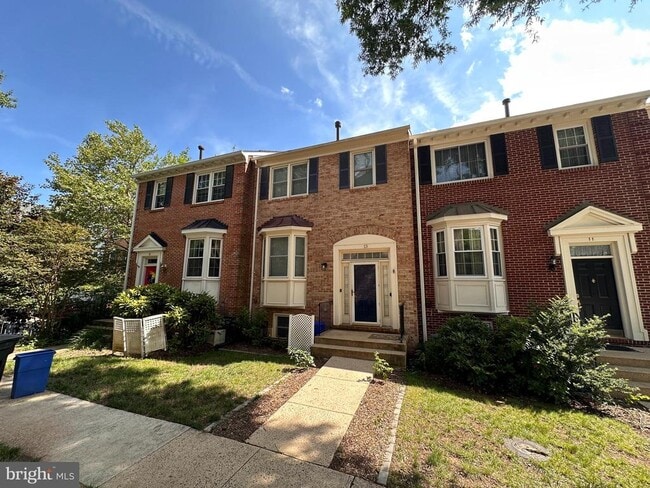 Building Photo - 13 Carriage House Cir