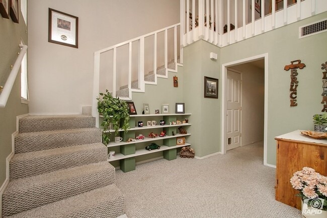 Building Photo - COMING SOON! Charming 1 Bed/1 Bath Duplex!!!
