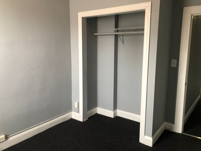 Building Photo - Discover this well-maintained 3-bedroom, 2-bath home in Baltimore, MD,