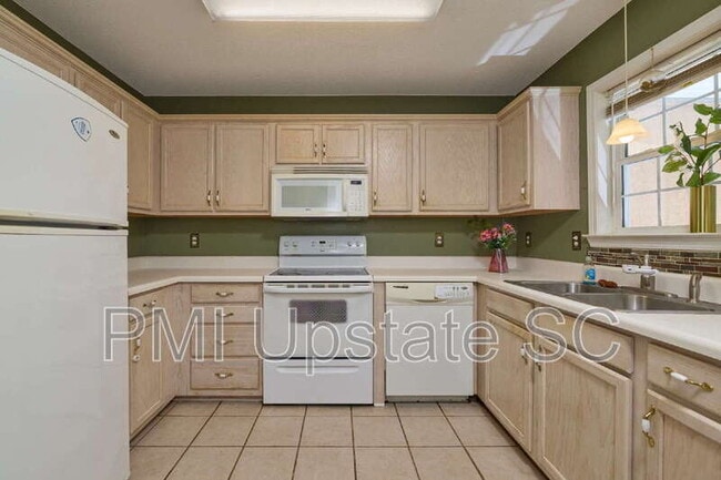 Building Photo - 846 W Emerald Springs Dr