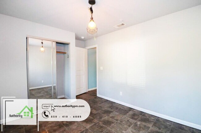 Building Photo - 1417 Montana Ave