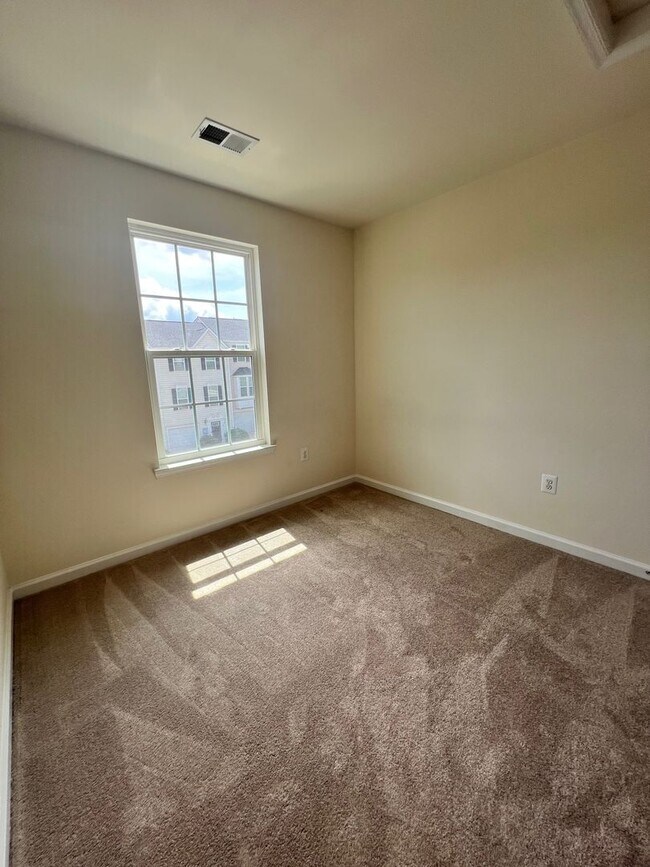 Building Photo - 2012 Elm Tree Ct