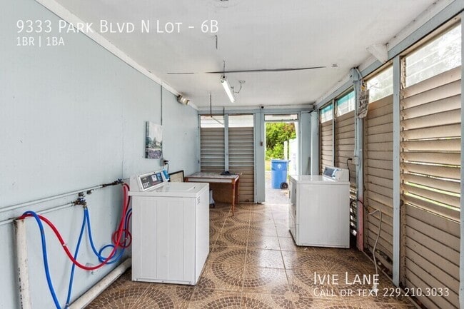 Building Photo - 9333 Park Blvd