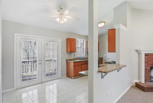 Building Photo - 3 bed 2 bath in Decatur!
