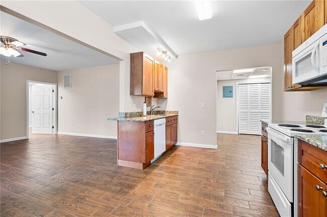 Building Photo - 1083 Soaring Way NE