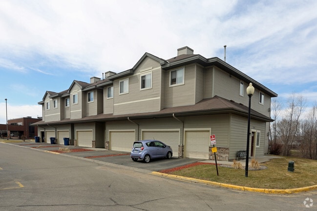 Building Photo - Winfield Townhomes