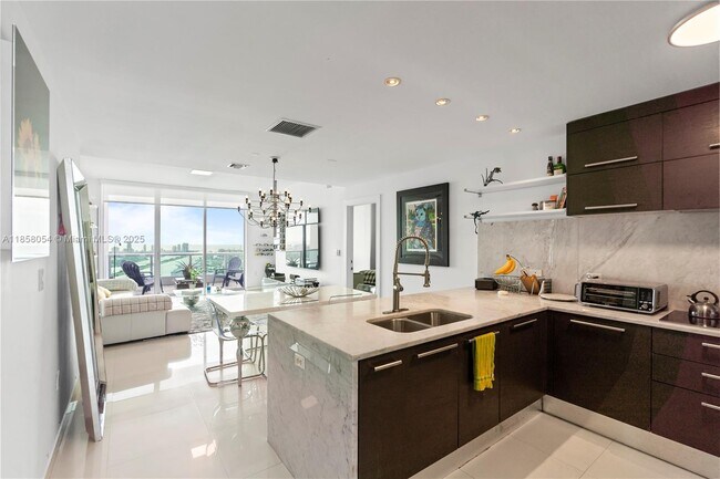 Building Photo - 900 Biscayne Blvd