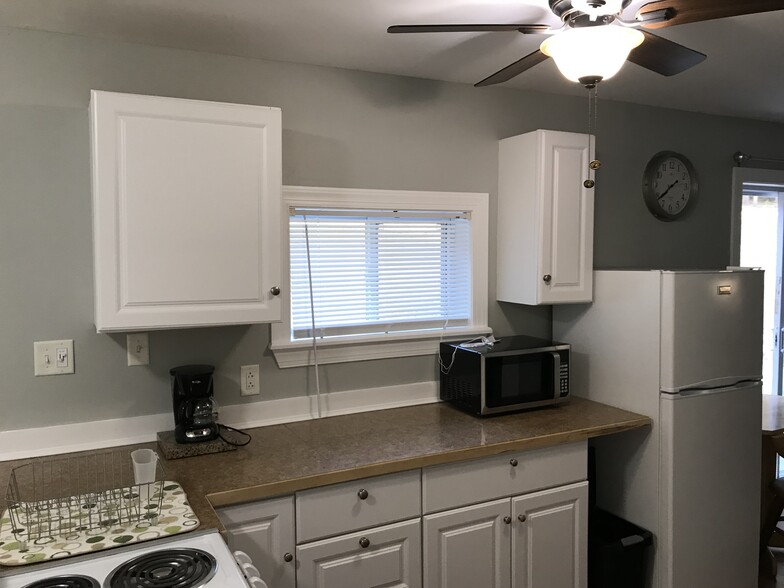 Building Photo - 7012 Laine Rd