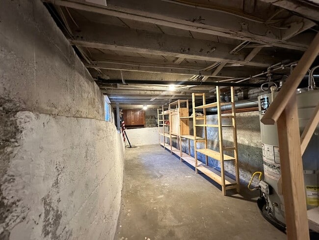 Building Photo - Proctor district home featuring updated ki...