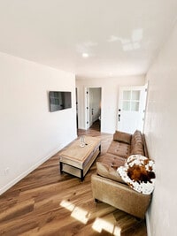 Building Photo - 898 Veronica Springs Rd