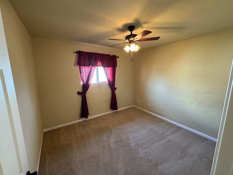 Building Photo - 2058 E Fremont Dr