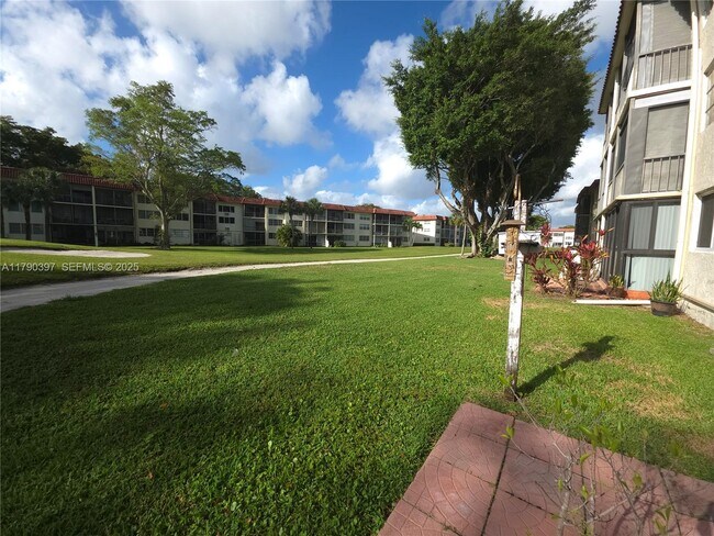 Building Photo - 8940 S Hollybrook Blvd