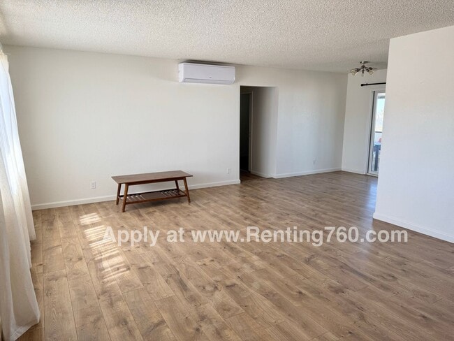 Building Photo - Spacious Home with Solar Panels!!