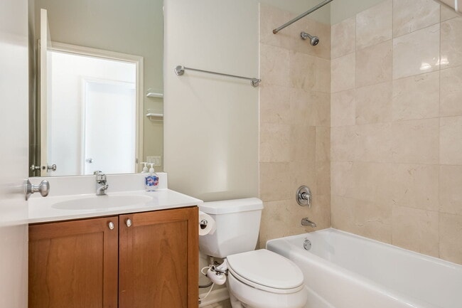 Building Photo - 2089 W Wabansia Ave