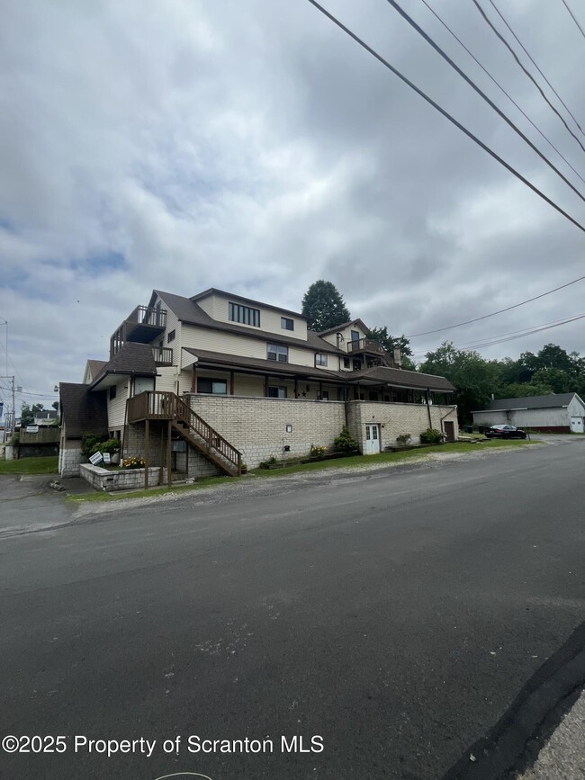 Building Photo - 921 Union St