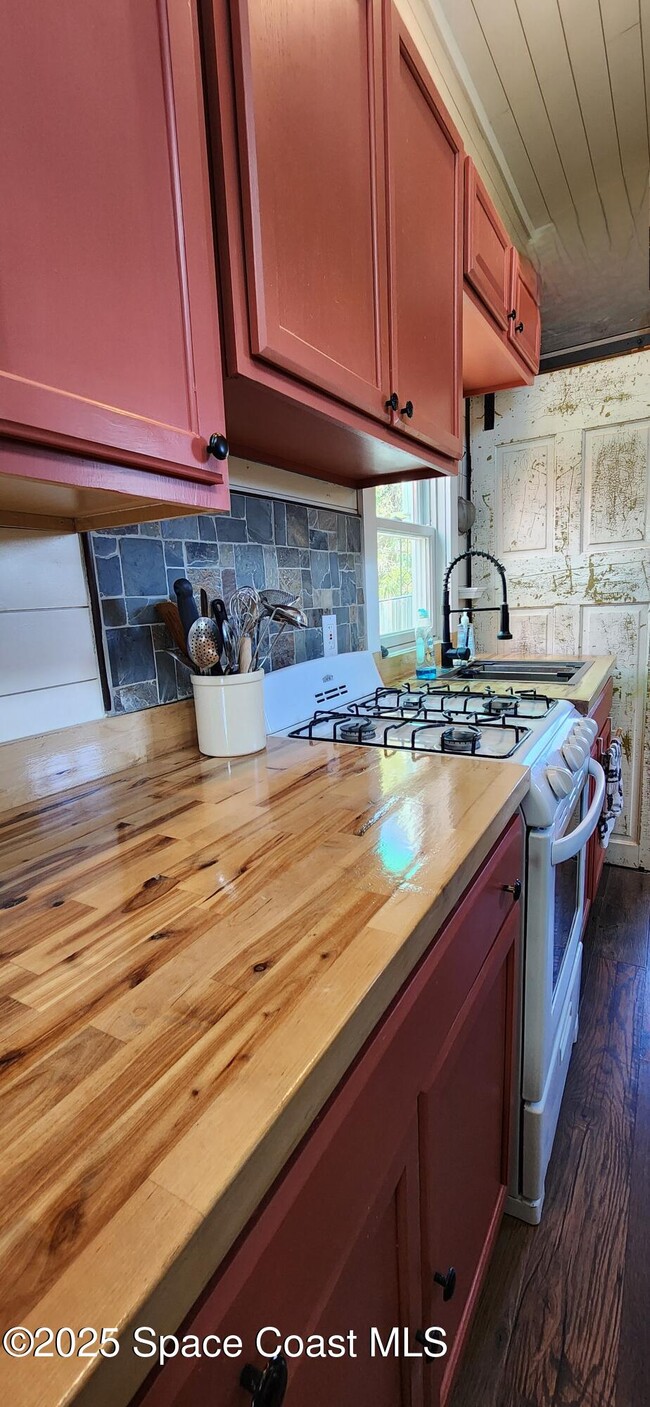 Building Photo - 232 Flamingo Dr