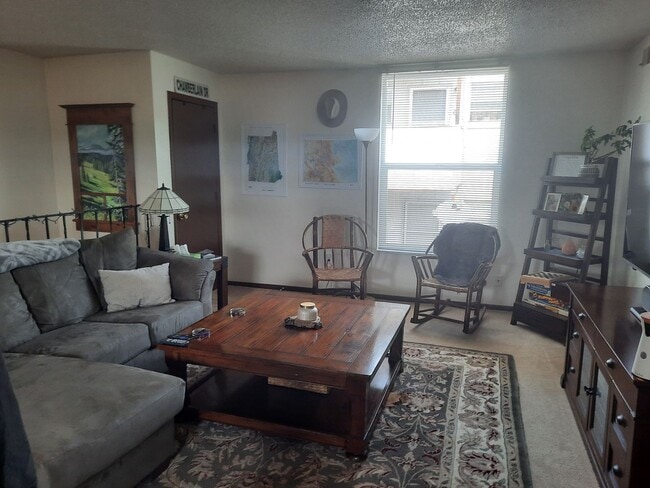 Building Photo - Central a/c & heating | Off-street parking | Close to downtown Golden