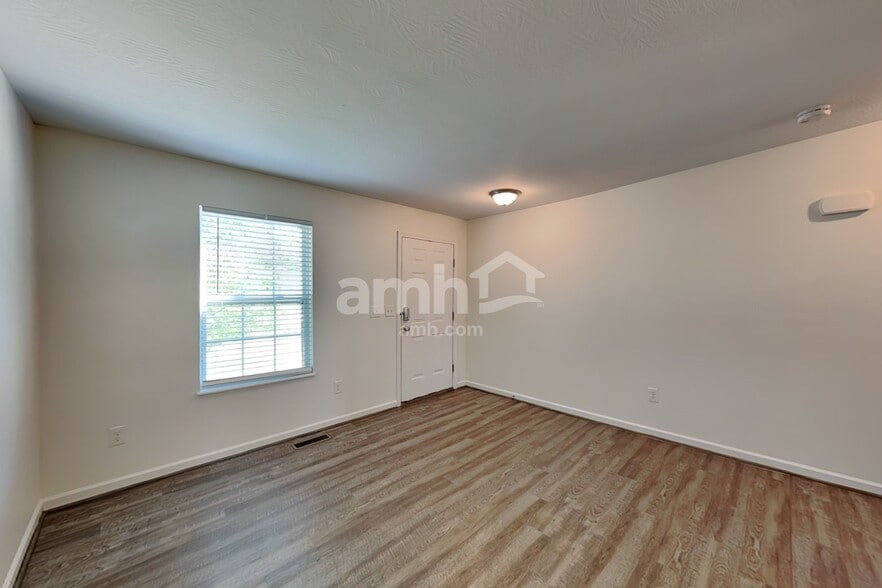 Building Photo - 881 Orwell St