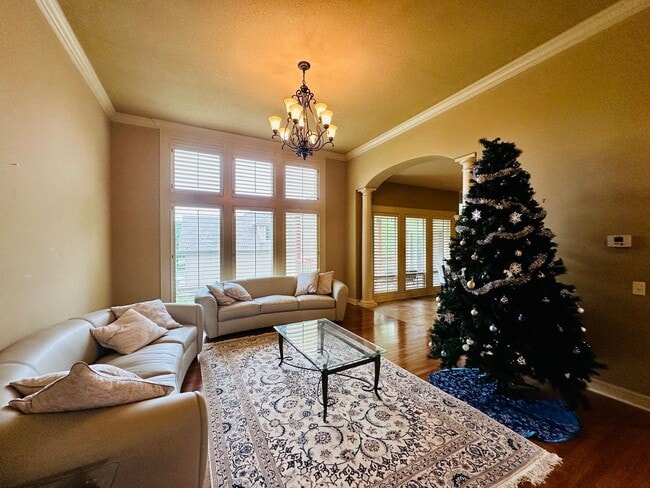 Building Photo - {9003} Wilshire Farms Reverse 1.5 Story Ho...