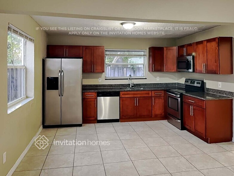 Building Photo - 7560 Pierce St