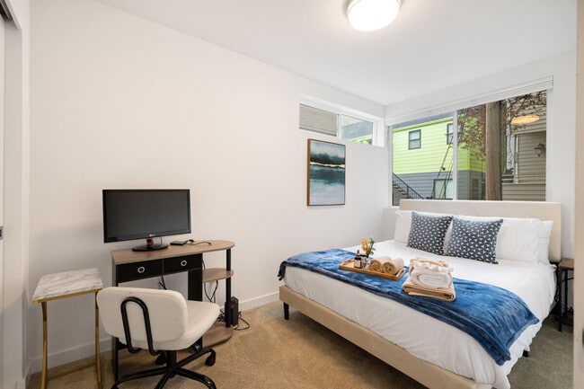 Building Photo - 620D 10th Ave E