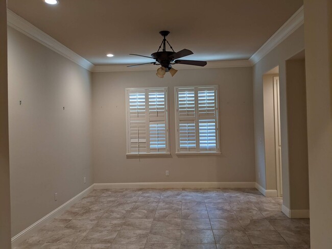 Building Photo - Wonderful 4 bedroom 2.5 bathroom Wilson ho...