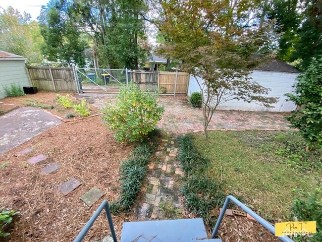 Building Photo - 304 Columbus Dr