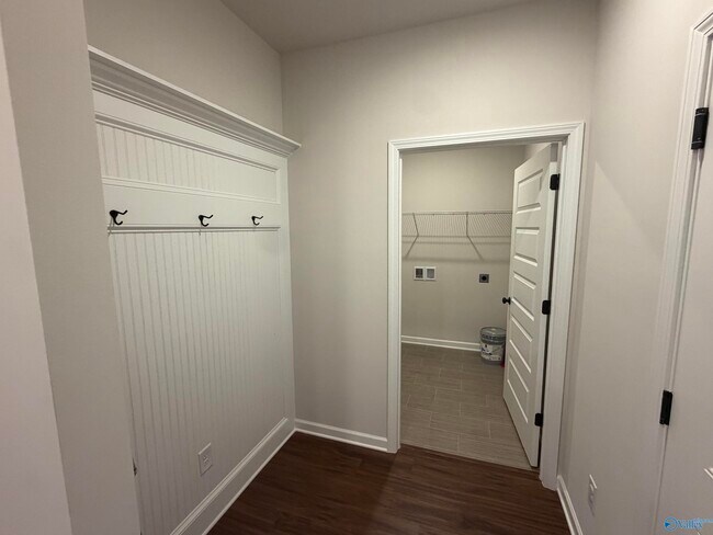Building Photo - 238 Schoolhouse Dr