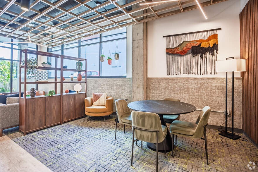 Leasing Office - Elevation 16