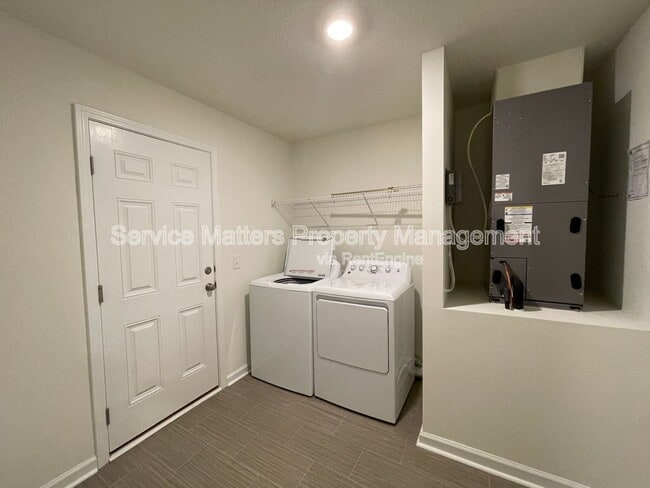 Building Photo - 6521 June Bug Dr