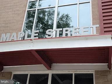 Building Photo - 75 Maple St