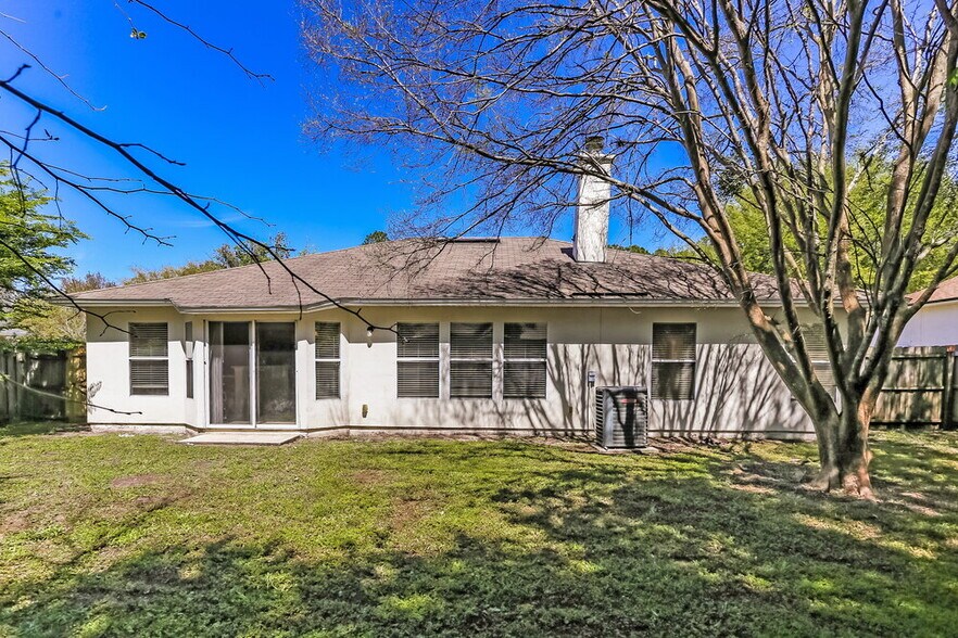 Building Photo - 11390 Emma Oaks Ln
