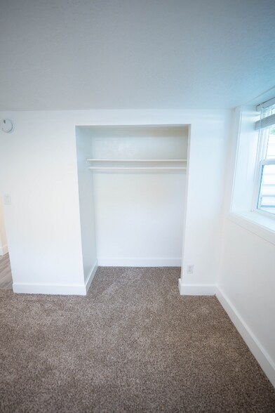 Building Photo - 2550 Highland Dr