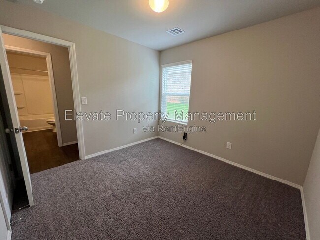 Building Photo - 1357 Dustin Dr