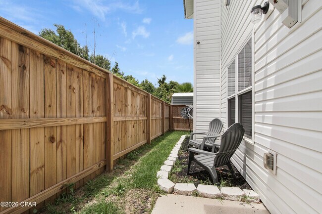 Building Photo - 309 Raven Ln