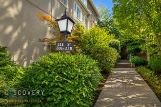 Building Photo - Charming Adams Point One Bedroom Condominium