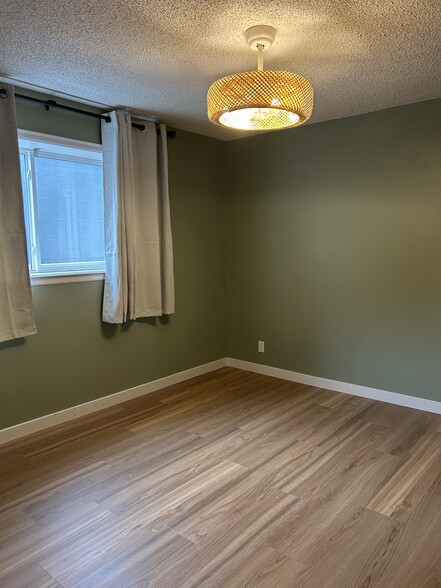 Building Photo - 405 S Coeur Dalene St