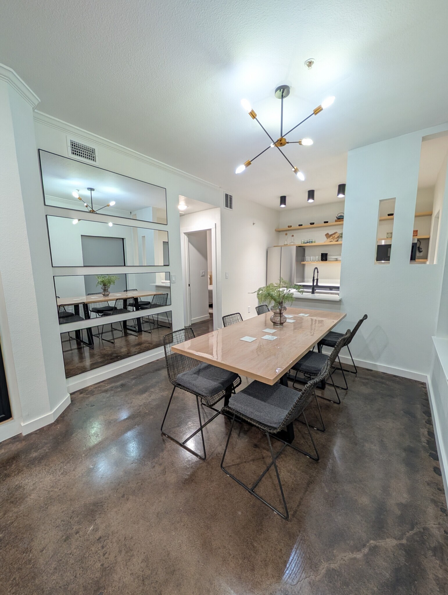 Building Photo - 6000 Shepherd Mountain Cv