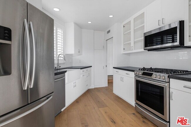 Building Photo - 11845 Mayfield Ave