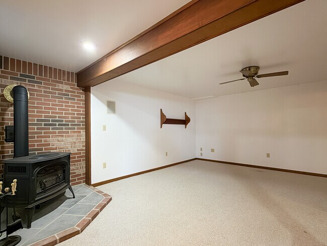 Building Photo - 213 Hahnstown Rd