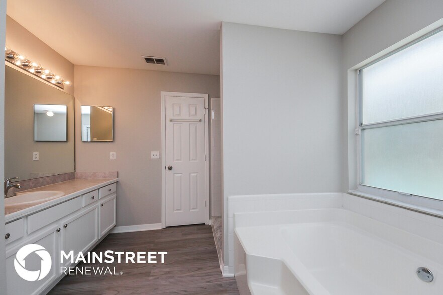 Building Photo - 1512 Oak Hill Trail