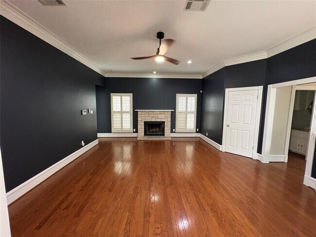 Building Photo - 1204 W 39th St